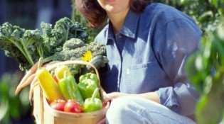 organic-produce-woman